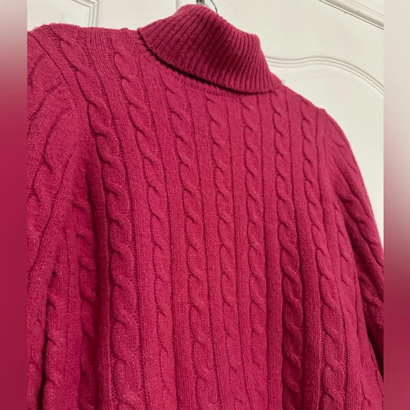 Pink cropped sweater NWT - Picture 3 of 3